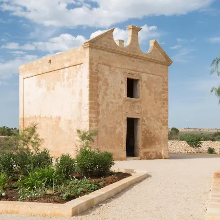 Masseria Donna Menga - The Leading Of The World Hotel Torre Lapillo